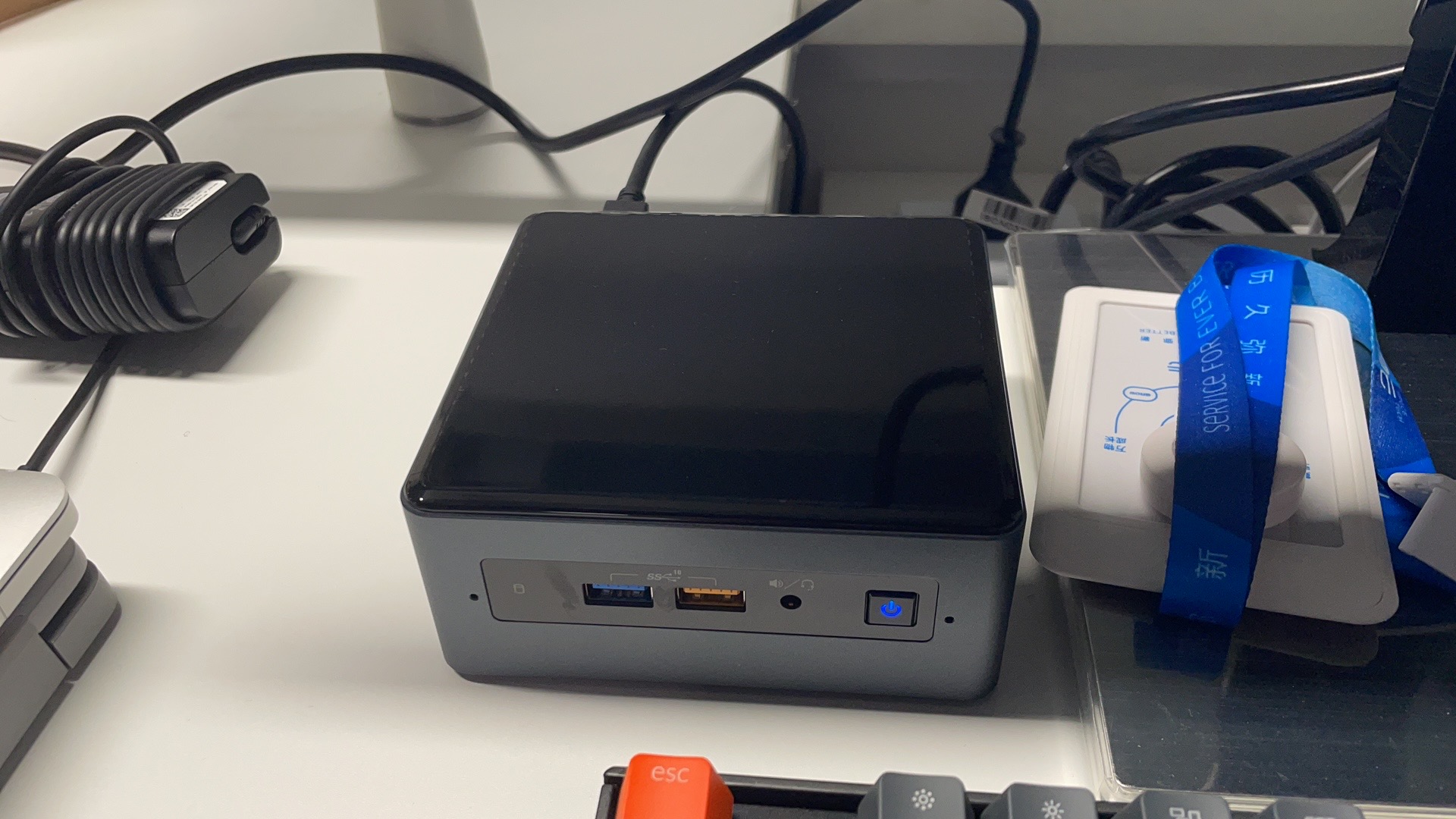 NUC8 主机照片